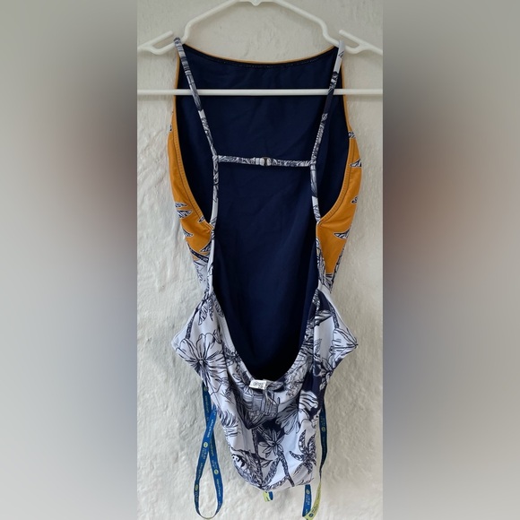 C & A alem dos mares one piece, cheeky, high cut swim suit with strappy back; M - Picture 5 of 7